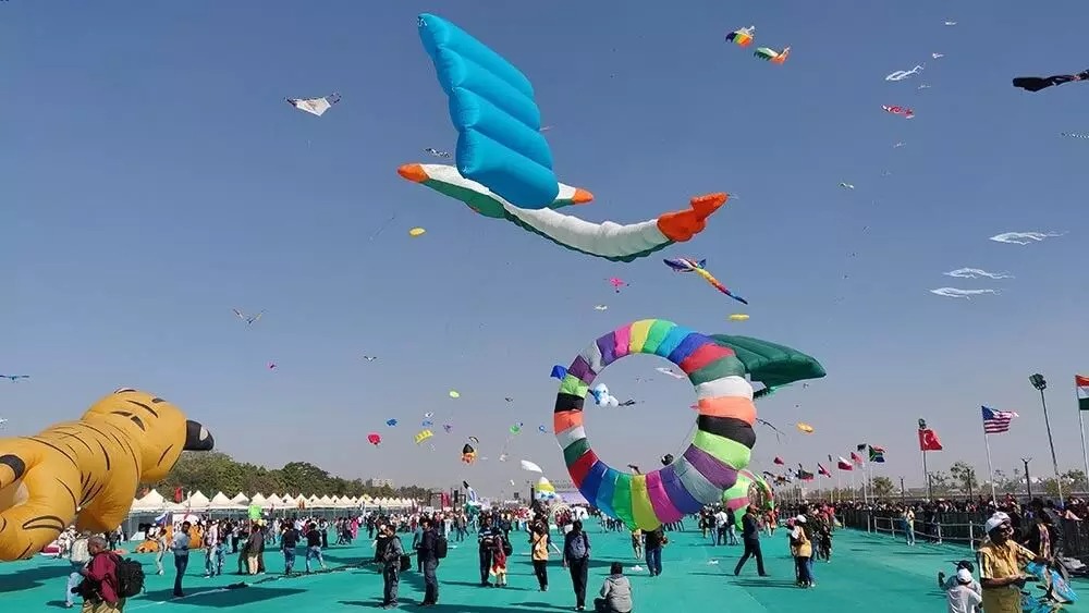 મકરસંક્રાંતિ ની શુભકામનાઓ 2025 | Makar Sankranti Wishes and Quotes in Gujarati - Happy Makar Sankranti Wishes in Gujarati - Uttarayan Wishes in Gujarati - ઉત્તરાયણ શાયરી - Makar Sankranti Quotes in Gujarati - Uttarayan Quotes in Gujarati - Makar Sankranti Shayari in Gujarati - Makar Sankranti Status in Gujarati - મકરસંક્રાંતિ ની શુભકામના