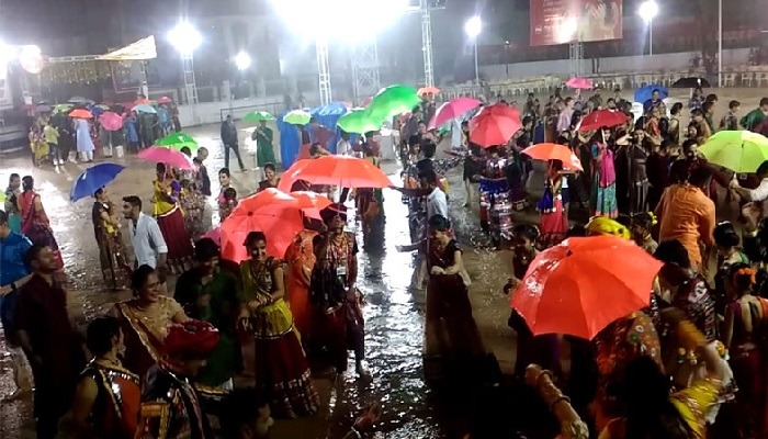 Ambalal Patel Agahi : Rain In Navratri Possible in Gujarat Region - rain Forecast or Weather During Navratri in Gujarat - નવરાત્રીમાં વરસાદ પડશે વરસાદમાં ગરબા થશે અંબાલાલ પટેલની આગાહી