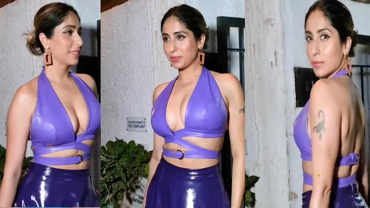 bollywood Singer Neha Bhasin Sexy Looks video viral