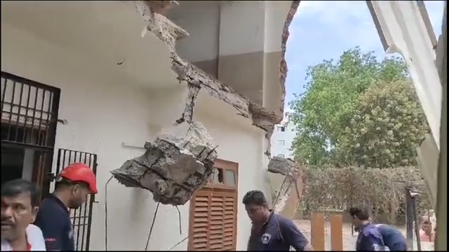 Vadodara School Wall Collapse -  first floor wall of narayan school vadodara collapsed watch cctv video student fall with bench , વડોદરાની નારાયણ સ્કૂલની પ્રથમ માળની દિવાલ ધરાશાયી થતા બેન્ચો સાથે 4 વિદ્યાર્થી 10 ફૂટ નીચે ગ્રાઉન્ડ ફ્લોર પર પટકાયા, CCTV આવ્યા સામે
