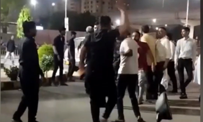 Ahmedabad Sola civil hospital clashes beetween patient relative and hospital bouncers - Latest Ahmedabad News - ahmedabad police - અમદાવાદના તાજા સમાચાર - Ahmedabad News Update