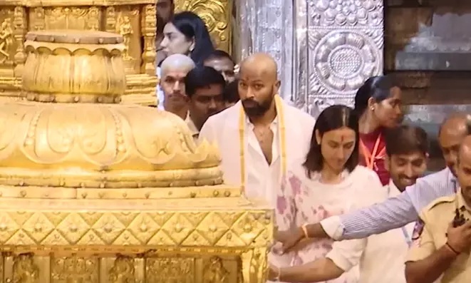 Hardik Pandya At Tirupati Balaji Temple and Offers hair