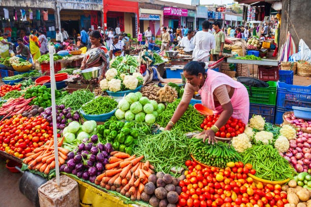Vegetables Price Rice in Gujarat -  શાકભાજીના ભાવ - મોંઘવારી - ગરમીના લીધે શાકભાજી થયું મોંઘું - Double Season and heat rice of vegetables guar tomato tindola crossed 100 per kg - APMCમાં શાકભાજીના ભાવ