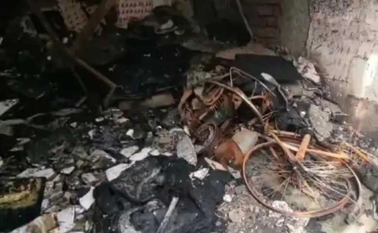 Blast in charging e-bike in Surat - surat limbayat fire accident ebike charging all night fire break and gas cylinder blast - Surat News : આખી રાત ઈ-બાઈક ચાર્જિંગમાં રહેતા થયો બ્લાસ્ટ - gujarat surat news 