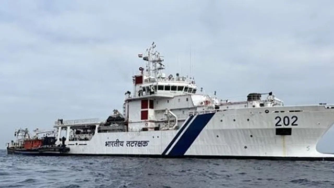 Indian Cost Guard Vacansy : ભારતીય કોસ્ટ ગાર્ડે આસિસ્ટન્ટ કમાન્ડન્ટની 170 જગ્યાઓ માટે ભરતીની જાહેરાત કરી છે. આ ભરતી માટેની લાયકાત, પગાર અને ફોર્મ ભરવાની છેલ્લી તારીખ અંગેની માહિતી નીચે આપેલી છે.  